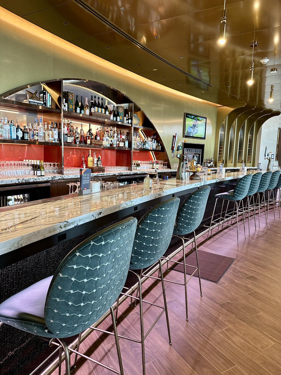 thriftytraveler's tweet photo. Sneak peek inside the new Delta Sky Club at MSP!

21K sq ft? ✅
3K sq ft outdoor space? ✅
Not one but two massive bars? ✅
Elevated food options? ✅
Shower suites? ❌

Opens Wednesday! Stay tuned for the full review at https://t.co/oc9pjh5azg https://t.co/Z0UIX2vL0q
