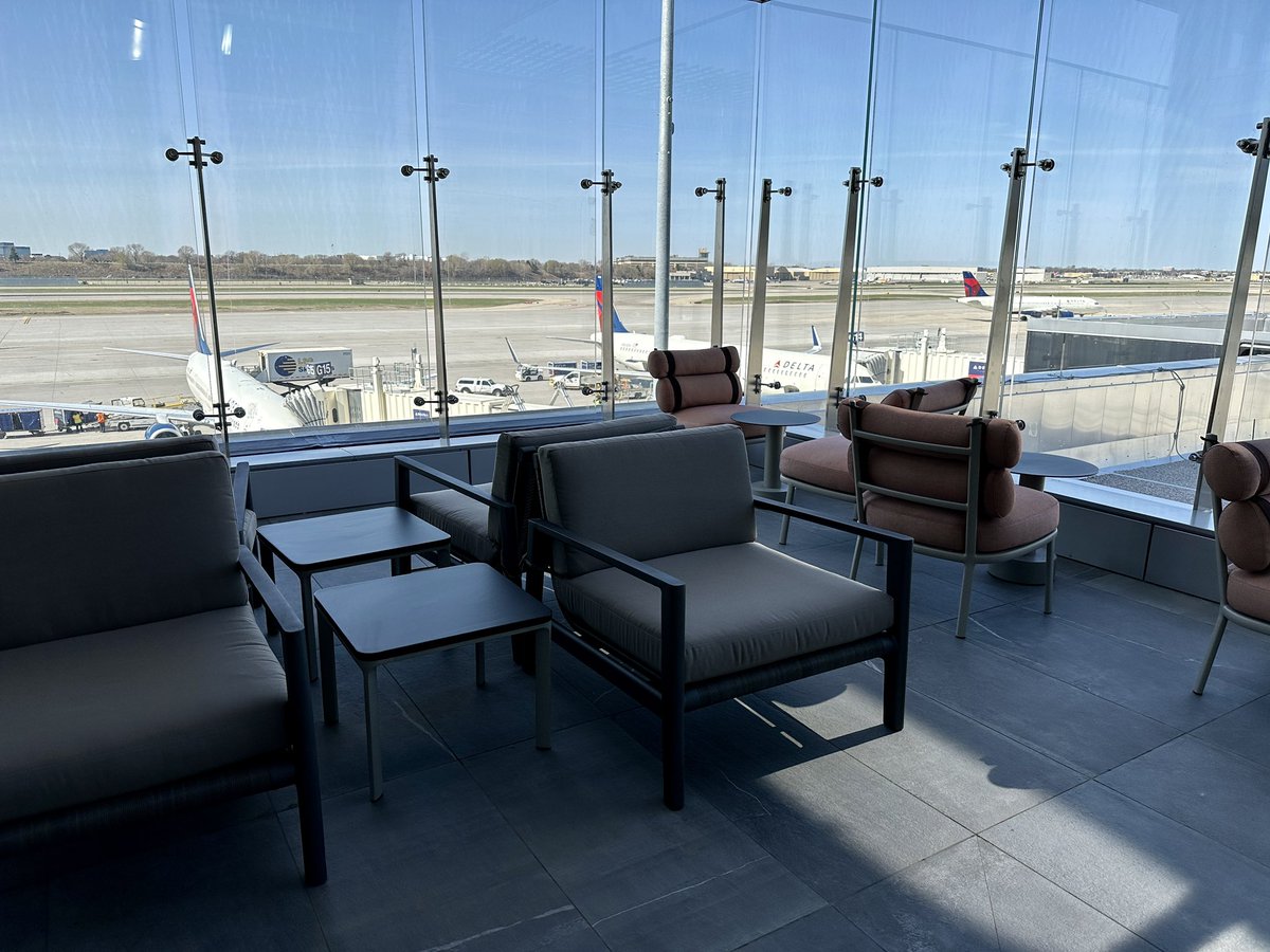 thriftytraveler's tweet photo. Sneak peek inside the new Delta Sky Club at MSP!

21K sq ft? ✅
3K sq ft outdoor space? ✅
Not one but two massive bars? ✅
Elevated food options? ✅
Shower suites? ❌

Opens Wednesday! Stay tuned for the full review at https://t.co/oc9pjh5azg https://t.co/Z0UIX2vL0q