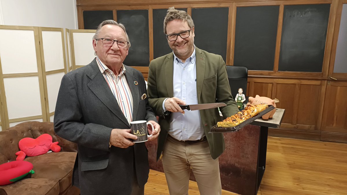 esAsemac's tweet photo. Gracias a @rmiguelanez por invitarnos a pasar una tarde amena en @lacocteleraaf Muy pronto @congeladof en su canal de Youtube https://t.co/6cM6b0BIG9