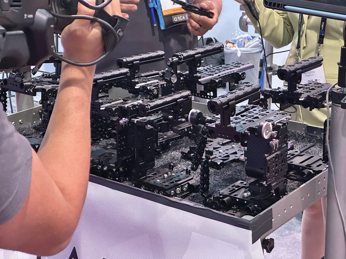 OCTAMASgear's tweet photo. Thanks for one more interview !
SWISS cage @ C6917 @ Band Pro & 16x9 Inc
#cameraaccessories #cameragear #cameraoperator #cinematography #focuspuller #focuspulleratwork #cvptv #cvpgroup #xinegear #BandPro #16x9inc #arri #sony #canon #reddigitalcinema #nab #nab2023 #nabshow https://t.co/HWILZPc74N