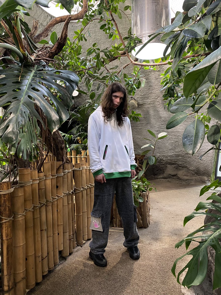 william_ebut's tweet photo. 🌿 2W1 ARCHITECTURA HOODIE ~ reversible 🔁 organic cotton, screenprinted and embroidered graphics. Garment designed with 3% approach in mind. LINK IN BIO 🧩

SPRING 23
EBUT SHARES A BIRTHDAY WITH DA VINCI https://t.co/GeIETaAtoi