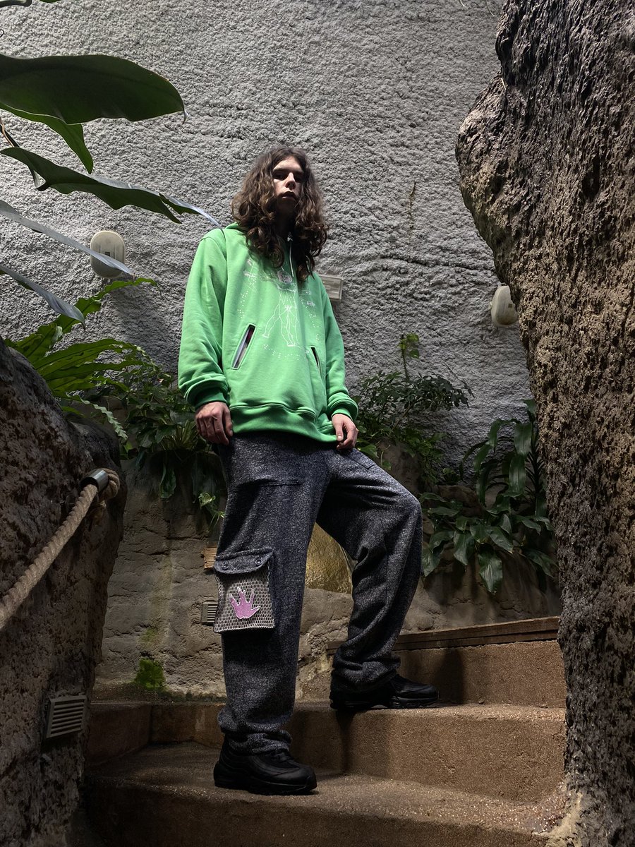 william_ebut's tweet photo. 🌿 2W1 ARCHITECTURA HOODIE ~ reversible 🔁 organic cotton, screenprinted and embroidered graphics. Garment designed with 3% approach in mind. LINK IN BIO 🧩

SPRING 23
EBUT SHARES A BIRTHDAY WITH DA VINCI https://t.co/GeIETaAtoi
