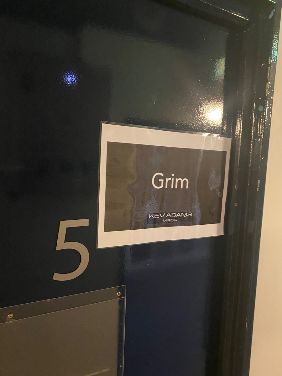 Grimkujow_'s tweet image. AHAHA j’ai une loge là dinguerie