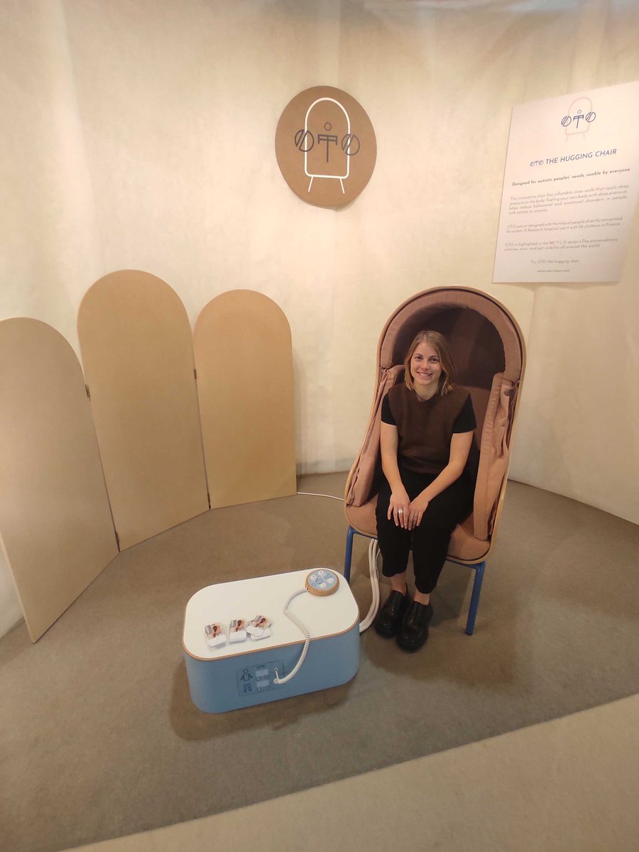 👉 RDV pour au Stand B44 pour découvrir le fauteuil à étreindre dédié aux personnes autistes OTO, d'Alexia Audrain ! 

Retrouvez le communiqué de presse sur le site de l'école : lecolededesign.com/fr/la-une/comm… #Milandesignweek #Salonedelmobile2023  #salonedelmobilemilano2023