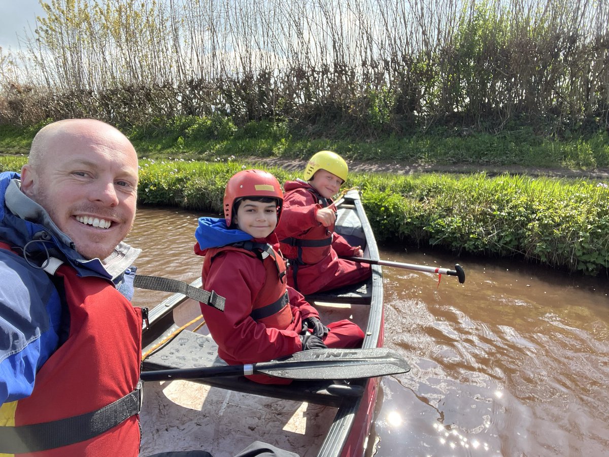 CoedGlas2023's tweet photo. Half the groups hit the canals today canoeing in the sunshine! #storeyarms https://t.co/xV6zFv42TR