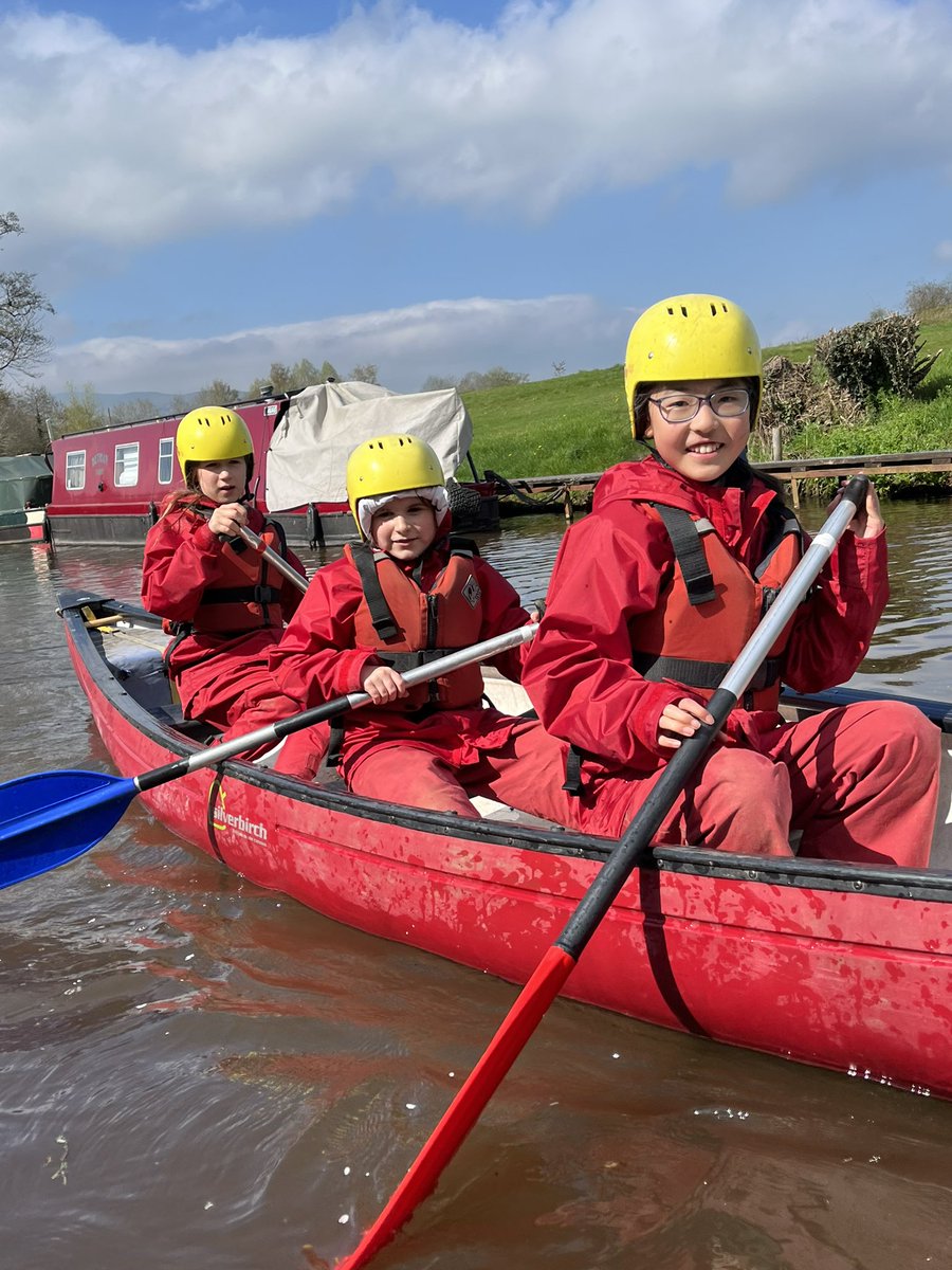 CoedGlas2023's tweet photo. Half the groups hit the canals today canoeing in the sunshine! #storeyarms https://t.co/xV6zFv42TR