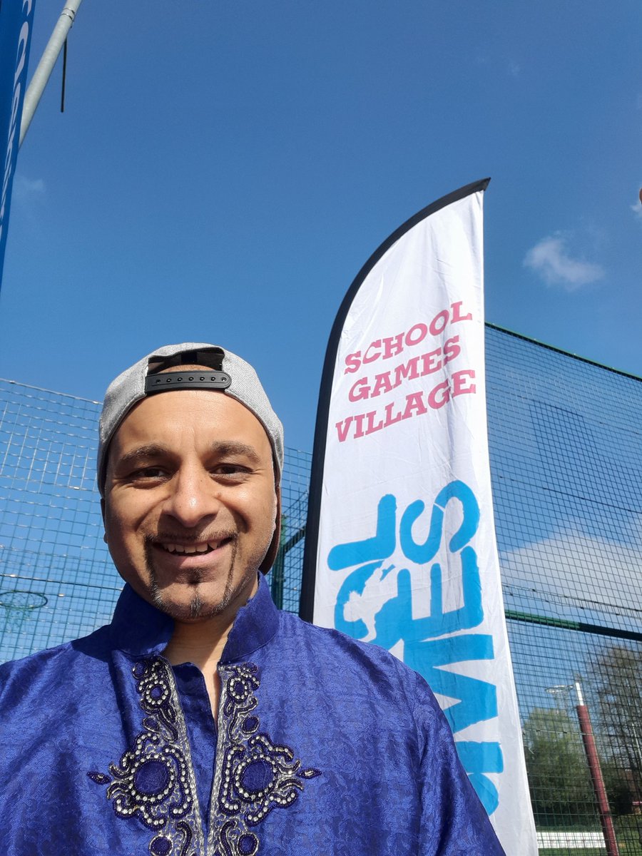 sohankailey's tweet photo. The sun was out today as we kicked off one of my favourite gigs of the year #WorcsSchoolGames
Thank you to @ActiveHW 
Opportunity for school children across #Worcestershire to take part in #SchoolGames and experience the Cultural Village 😃
#Bhangra #StreetDance #PhysicalEd https://t.co/SQGnsGvZjI