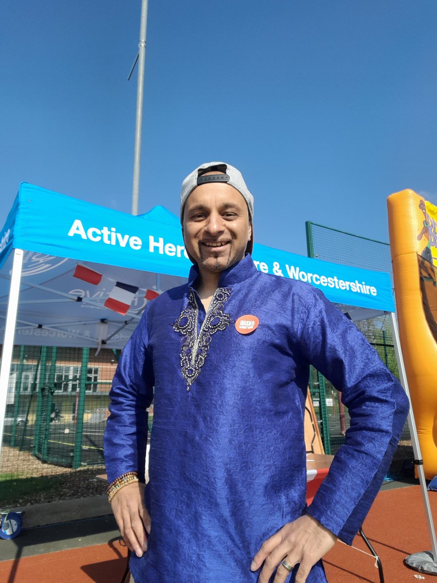 sohankailey's tweet photo. The sun was out today as we kicked off one of my favourite gigs of the year #WorcsSchoolGames
Thank you to @ActiveHW 
Opportunity for school children across #Worcestershire to take part in #SchoolGames and experience the Cultural Village 😃
#Bhangra #StreetDance #PhysicalEd https://t.co/SQGnsGvZjI