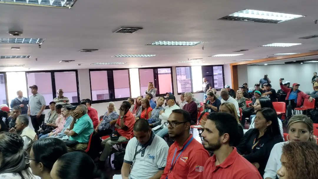 #18Abr || #Envial presente en el Encuentro Desafíos de la Comunicación Popular, organizado por @cmacmiranda a fin de fortalecer  y consolidar los Medios Alternativos y Comunitarios de la Región Central. #Caracas #Miranda #LaGuaira 

#18Abr 
#VenezuelaUnaSolaVoz
#RevolucionEtica