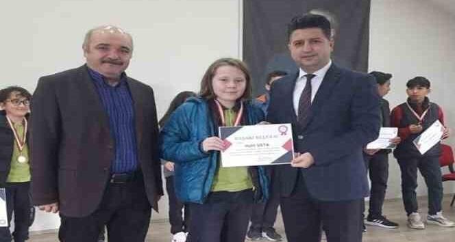 Aydın İl Millî Eğitim Müdürlüğü (@aydin_mem) on Twitter photo Köşk 100. Yıl Atatürk Ortaokulu 6. Sınıf öğrencimiz Halit Usta, Uluslararası Kanguru Matematik Yarışması'nda Türkiye İkincisi olarak Final Sınavlarına katılmaya hak kazanmıştır 👏🏻
Öğrencimizi tebrik ediyor, başarılarının devamını diliyoruz 👏🏻
<a href="/tcmeb/">Millî Eğitim Bakanlığı</a> <a href="/prof_mahmutozer/">Mahmut Özer</a> <a href="/ValiAKSOY/">Hüseyin AKSOY</a> Köşk 100. Yıl Atatürk Ortaokulu 6. Sınıf öğrencimiz Halit Usta, Uluslararası Kanguru Matematik Yarışması'nda Türkiye İkincisi olarak Final Sınavlarına katılmaya hak kazanmıştır 👏🏻
Öğrencimizi tebrik ediyor, başarılarının devamını diliyoruz 👏🏻
<a href="/tcmeb/">Millî Eğitim Bakanlığı</a> <a href="/prof_mahmutozer/">Mahmut Özer</a> <a href="/ValiAKSOY/">Hüseyin AKSOY</a>