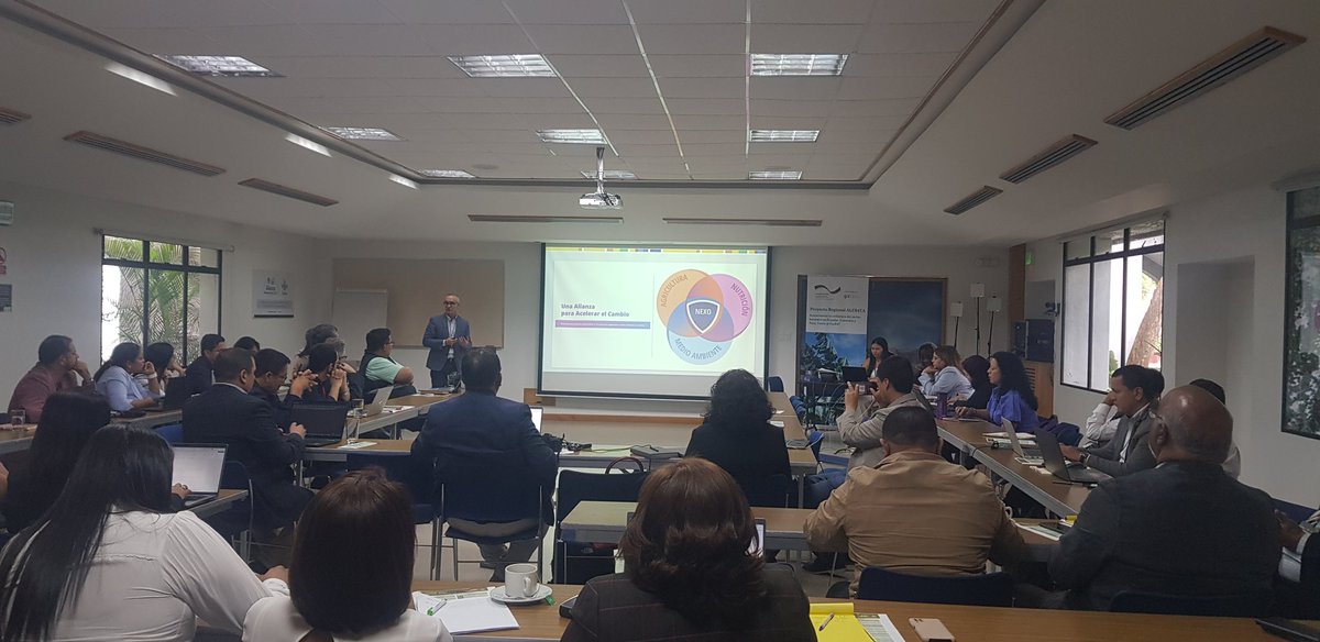 WJCuellar's tweet photo. Enfermedades emergentes como #Fusarium R4T requieren una estrategia regional. Esta semana en @BiovIntCIAT_esp se reunen representantes de 🇨🇴🇵🇪🇨🇺🇪🇨🇻🇪🇲🇽🇳🇮🇧🇷 y 🇧🇴 para actualizar sobre la situación de la enfermedad en las Américas
#FocTR4 #PlantHealth
@DitaMiguel @JorgeElicerVarg https://t.co/VZ3gHa5XT0