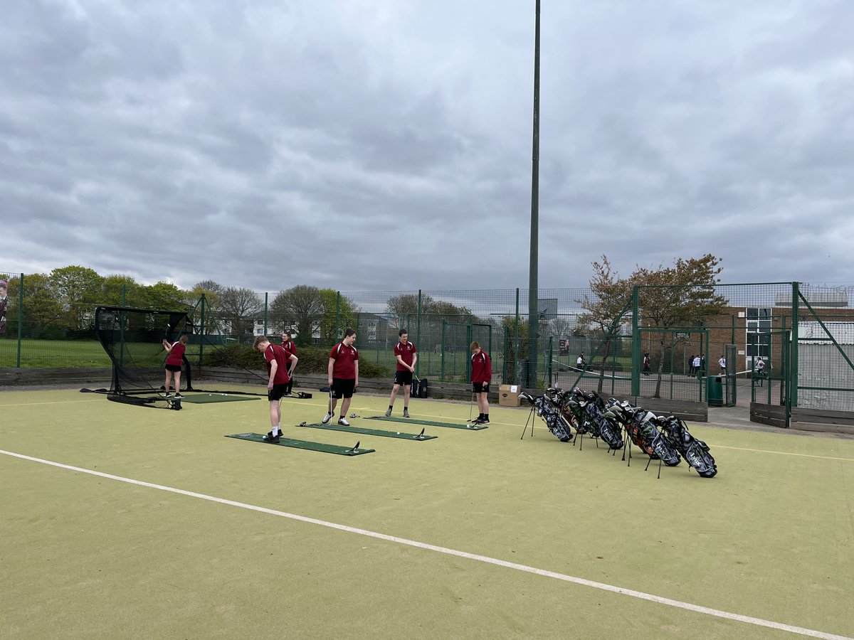BlenheimEpsom's tweet photo. Students enjoyed their first session at the Blenheim Golf Academy today in spite of the wind and chill in the air! #teamblenheim #juniorgolf #surreygolf #schoolgolf @golffoundation https://t.co/NE4hXmwRjd