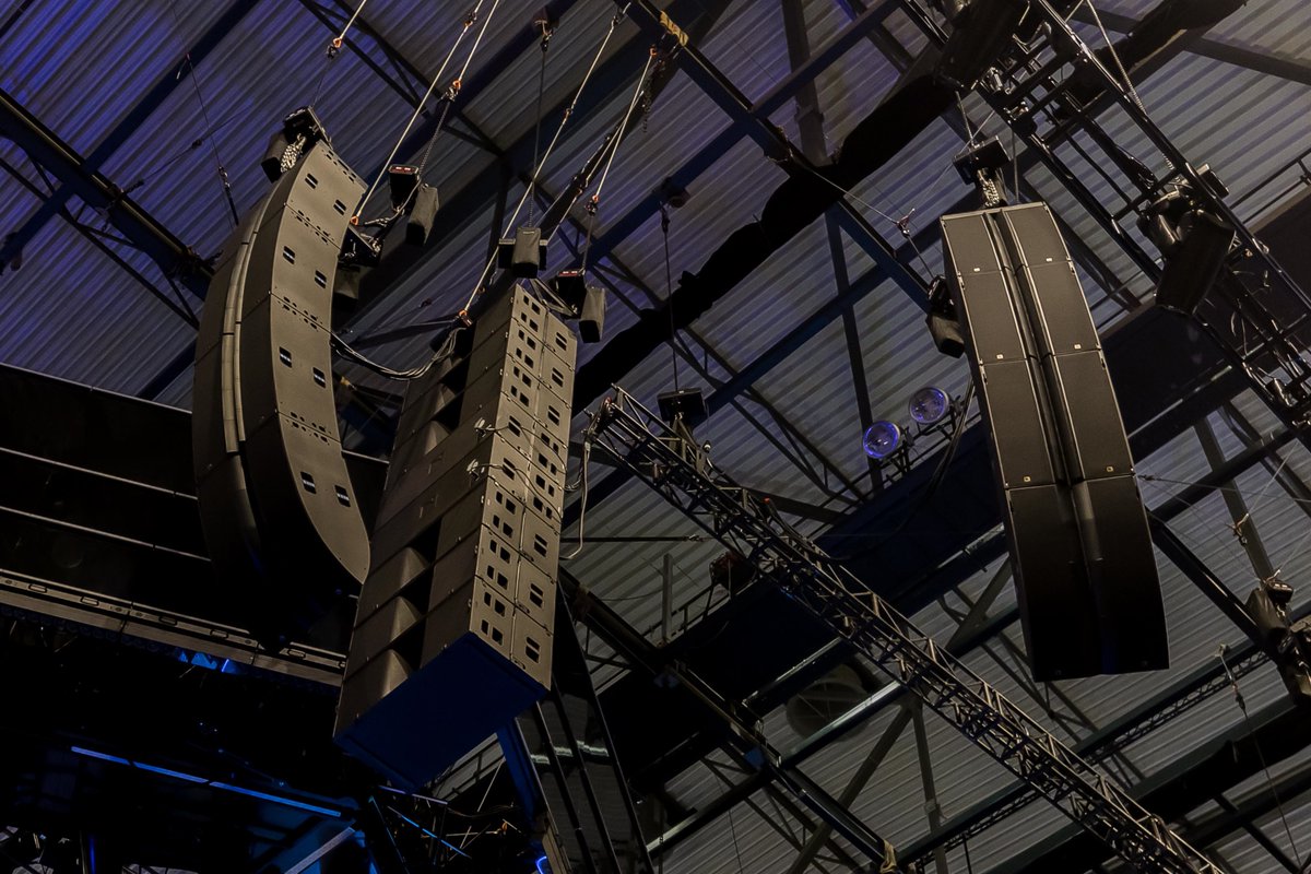 L_ACOUSTICS's tweet photo. The power density of the new #LSeriesSound is unprecedented, and the L-Acoustics sonic signature is delivered with improved quality, efficiency and sustainability. 🔊
It's time to shape the future of sound with L2. Explore the new L Series at https://t.co/0oXkUvTJQT https://t.co/CJBANWEYGg