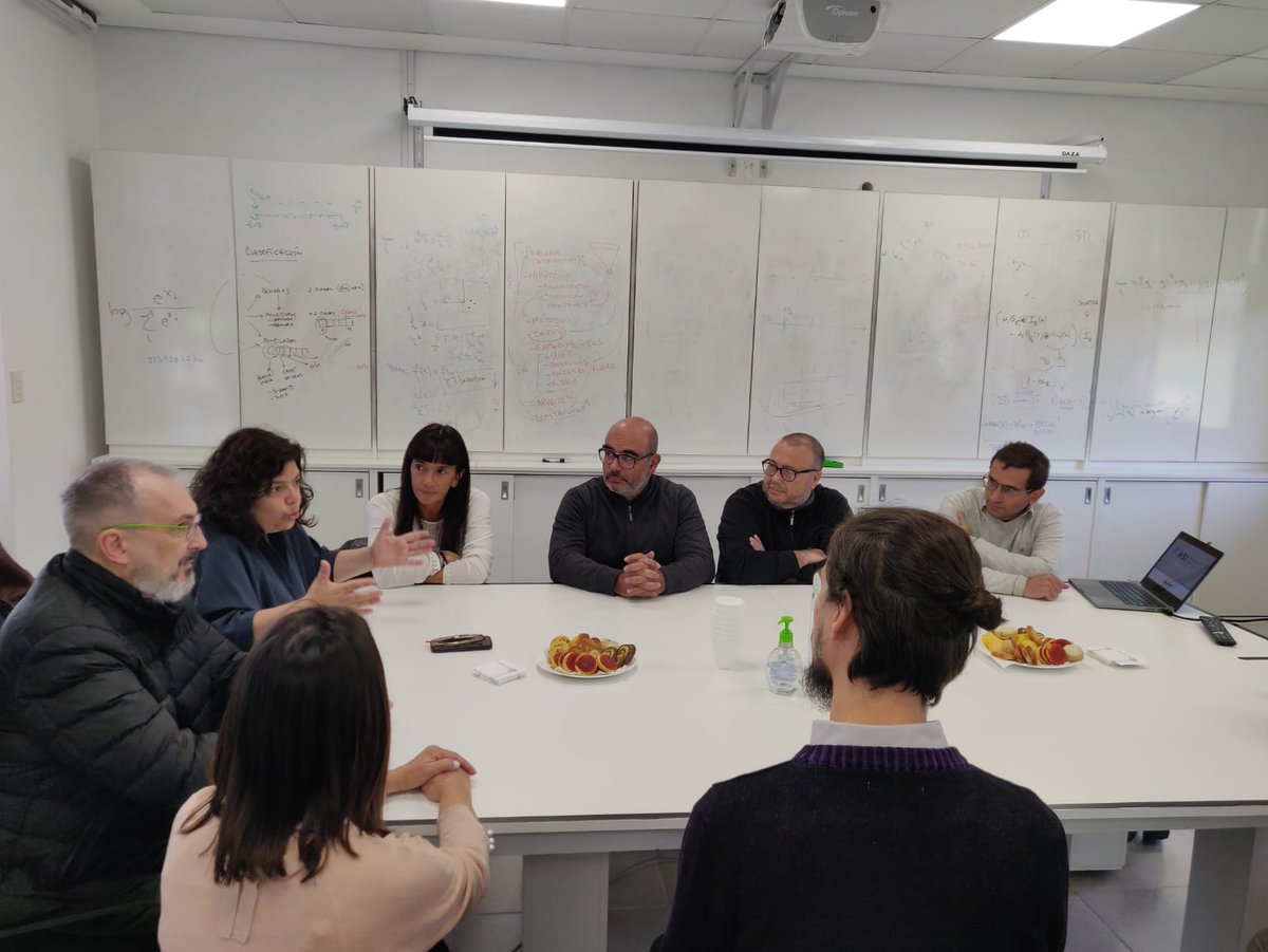 yatirisARG's tweet photo. Hoy recibimos en @plademaARG @FCEx_UNICEN @UNICEN_Oficial a la Ministra de Salud de la Nación   @carlavizzotti y a su equipo de @msalnacion. Enterate en este hilo algunas de las cosas que conversamos hoy 👇 1/6 🧵 https://t.co/QWzG5cqEw7