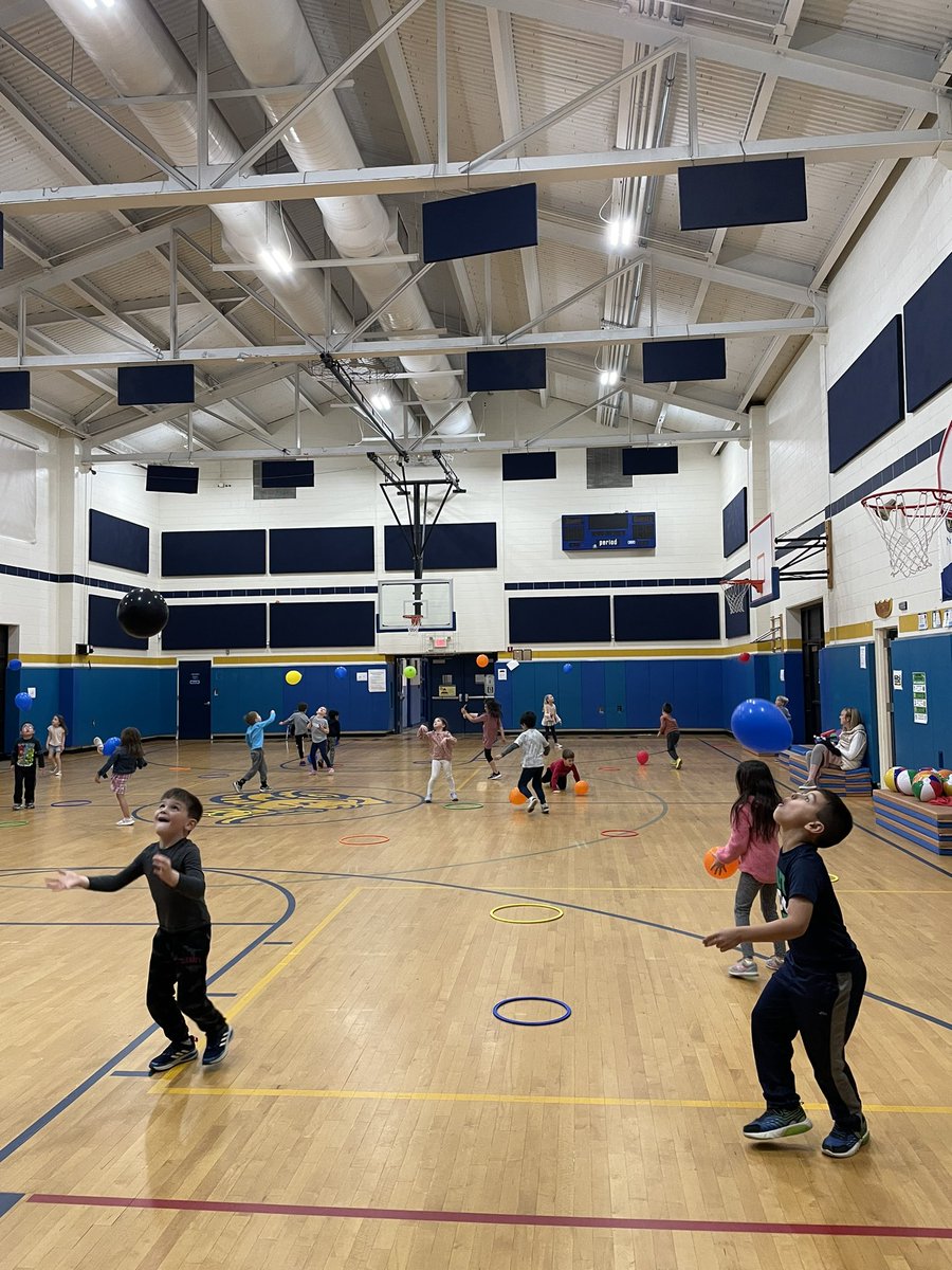 Hubbard PE (@gravalispe) on Twitter photo These kindergarteners in <a href="/MissMoran123abc/">Kelly Moran</a> class kicked off our striking unit with different balloon challenges! These kindergarteners in <a href="/MissMoran123abc/">Kelly Moran</a> class kicked off our striking unit with different balloon challenges!