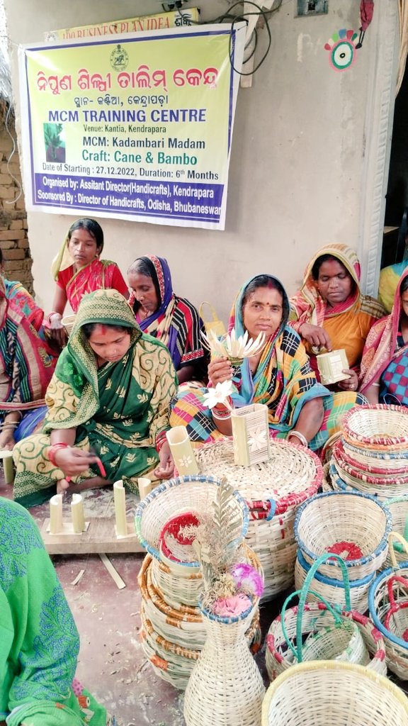 KendraparaAdh's tweet photo. Surprise visit of ADH alongwith HPO to MCM training centre on Palm leaf engraving craft &amp; Bamboo Craft at Karilopatana &amp; Kantia respectively @HTH_Odisha @DhciOdisha https://t.co/2ImgeOhfHe