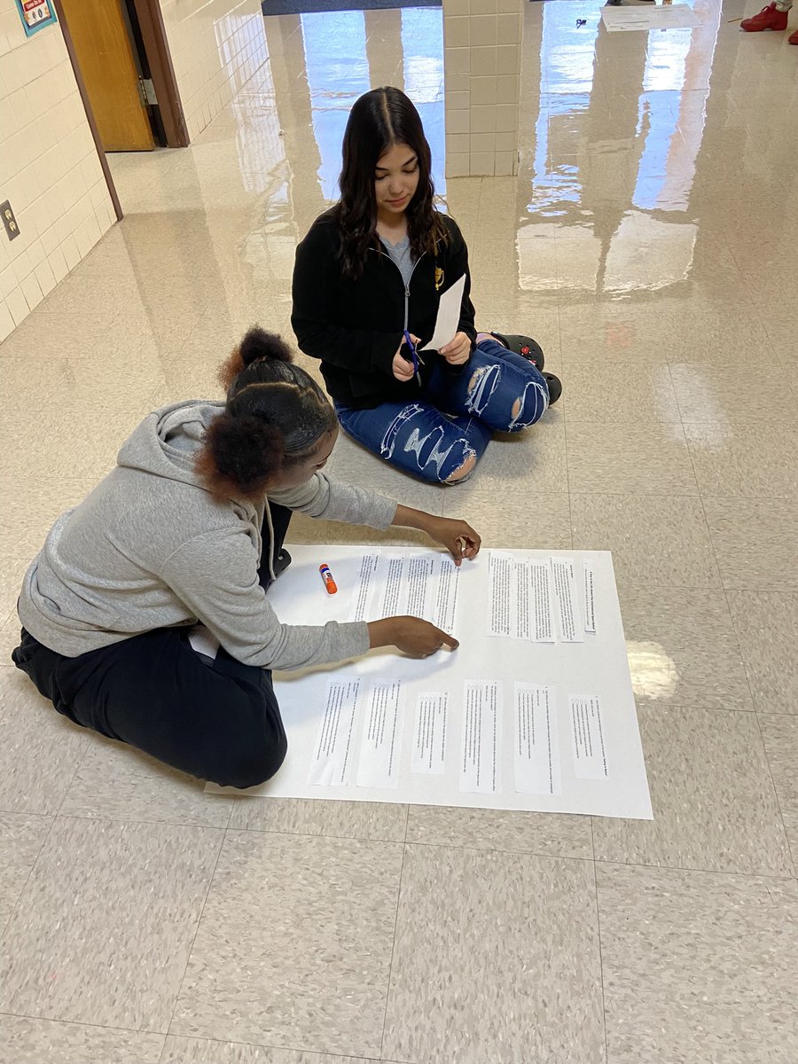 MsWhite_26's tweet photo. This is what STAAR boot-camp looks like in Ms. White’s 8th RLA class. Utilizing our 5 step strategies to ensure we select the right answer! 😉 https://t.co/7FpPhLAhEJ
