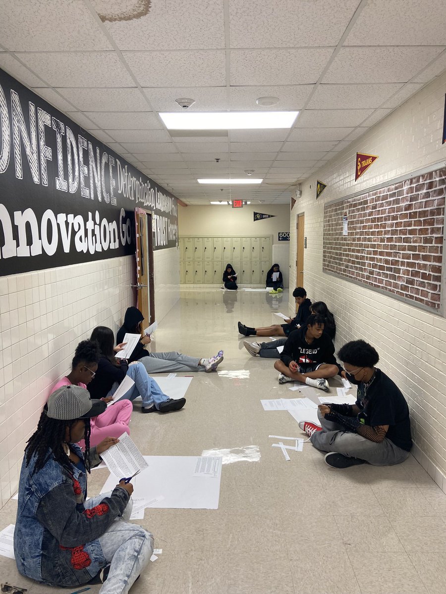 MsWhite_26's tweet photo. This is what STAAR boot-camp looks like in Ms. White’s 8th RLA class. Utilizing our 5 step strategies to ensure we select the right answer! 😉 https://t.co/7FpPhLAhEJ