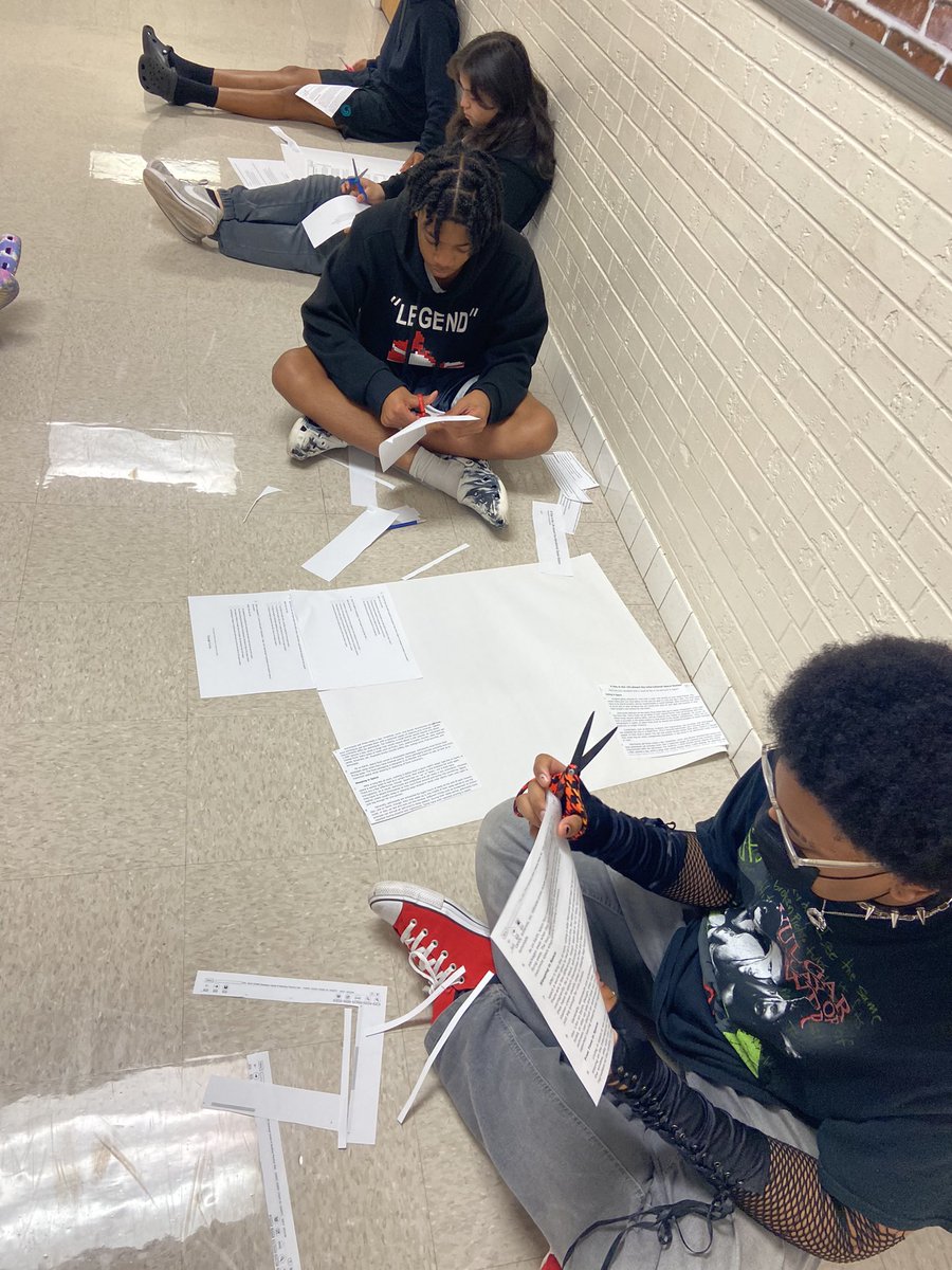 MsWhite_26's tweet photo. This is what STAAR boot-camp looks like in Ms. White’s 8th RLA class. Utilizing our 5 step strategies to ensure we select the right answer! 😉 https://t.co/7FpPhLAhEJ