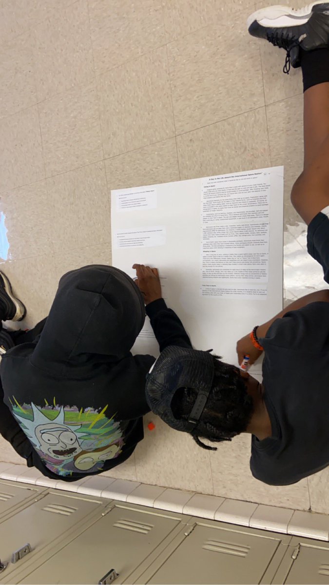 MsWhite_26's tweet photo. This is what STAAR boot-camp looks like in Ms. White’s 8th RLA class. Utilizing our 5 step strategies to ensure we select the right answer! 😉 https://t.co/7FpPhLAhEJ