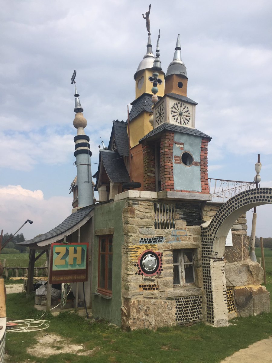 GautierAdelaide's tweet photo. Musée magique d’un poète ferrailleur https://t.co/hmDOG0uAHy
