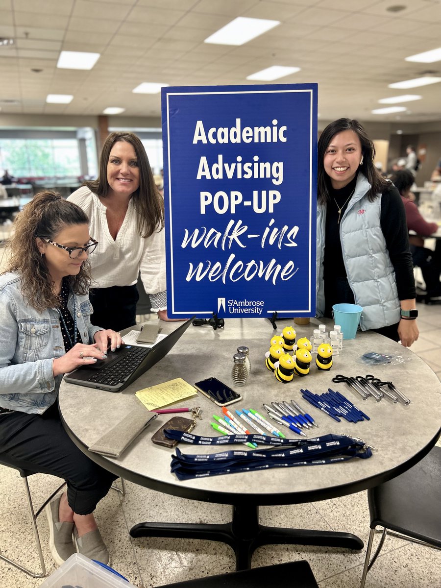 Did registration sneak up on you? We can help you out! Advisors will be in the dining hall today between 11:00 a.m.-12:45 p.m., so make sure to stop by their table to get all your questions answered about next semester's classes.