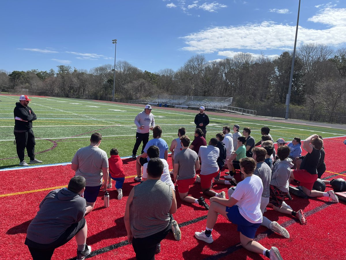 CoachSliney's tweet photo. Had a blast on day two of lineman camp! @CoachJatkola @CoachBandini @CoachLariviere #CapeCodFootball #LineLife https://t.co/c035vn8wns