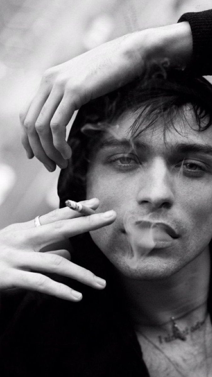 NotUrAngelXOXO's tweet photo. @ungodlywests i don’t know how i feel https://t.co/AvWw4fricp