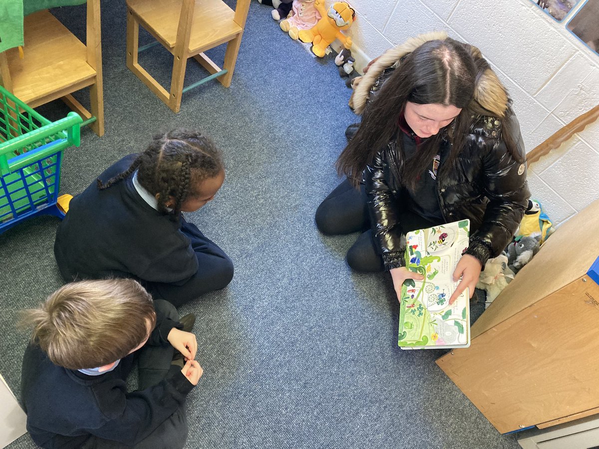 prog_BCS's tweet photo. TY visited Scoil Mhuire Primary School this morning to do a paired reading workshop with Junior Infants. “How can we be Kind? “ a beautiful picture book that explores the importance of kindness in our world. TY students taking action towards Global Goal No. 16 - Peace and Justice https://t.co/ExvPjyBwn1