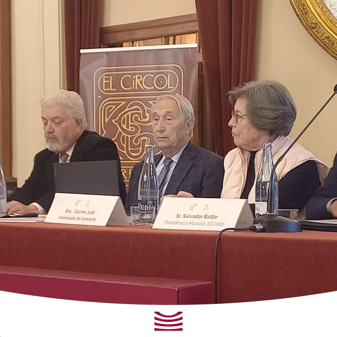 FTeatreFortuny's tweet photo. El Sr. Santi Vila, vicepresident de la Fundació Teatre Fortuny, va presentar la història de l’entitat en el marc d’una conferència al Círcol de Reus, ahir dilluns 17 d’abril. https://t.co/XACkkMRF8s