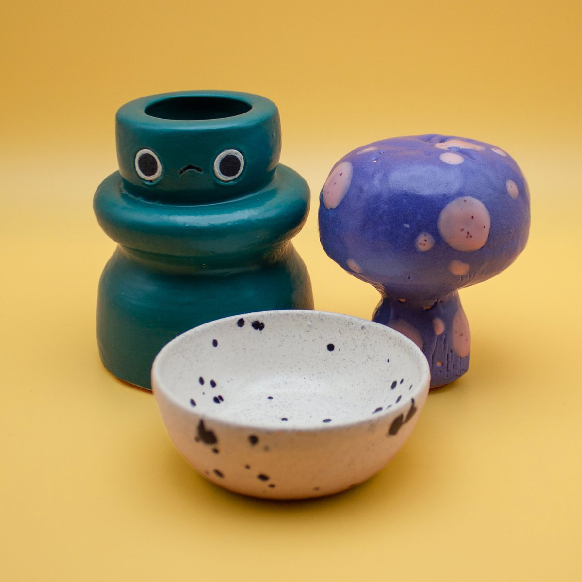 Turning all our panic and despair into gorgeous Wiggly Vases, Funky Fungi, and Blissful Bowls. Follow us for more updates here - instagram.com/centeredchaosc…

#CenteredChaosCeramics