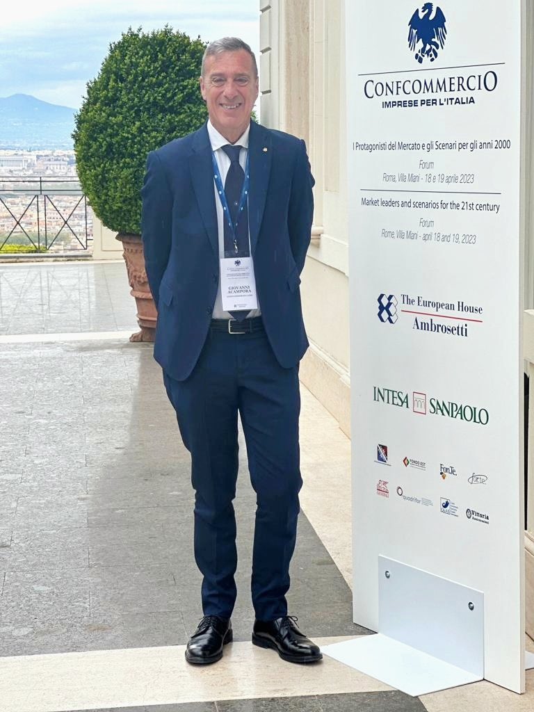 GiovanniAcam's tweet photo. Ventiduesima edizione del Forum internazionale di @Confcommercio. Bisogna lavorare per costruire una nuova e più forte fase di sviluppo, investendo sul settori, come il terziario, in grado di rappresentare un forte impulso alla nuova occupazione, soprattutto femminile. https://t.co/WnFrQyuA5p