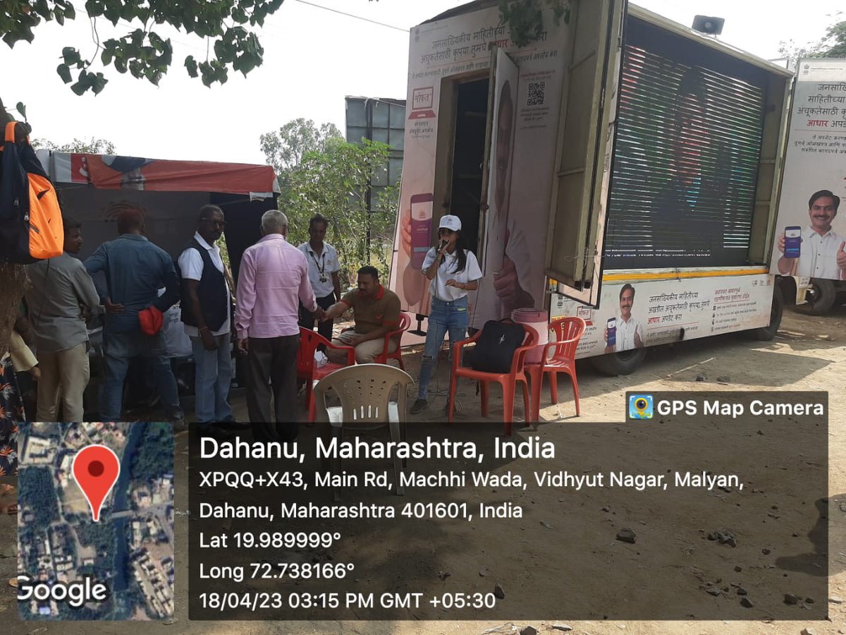 IPPB Postman joins the Aadhaar Van Campaign to provide Aadhaar updation services to Residents at Malyan, Palghar District. @IPPBOnline @IndiaPostOffice @cpmgmaharashtra @collectorpal @VasaiVirarMcorp @PalgharCEO @Palghar_Police @InfoPalghar @UIDAI @sumnesh_joshi @GoI_MeitY