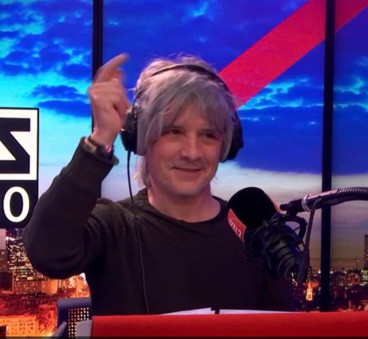 JMIndochine's tweet photo. 18 Avril #journéemondialedesradioamateurs
(Sauf que notre Nicola a géré comme un pro !) 📻🎙️📻🎙️@nicolasirkis @indochinetwitt @RTL2officiel https://t.co/ql7gxpmPFw