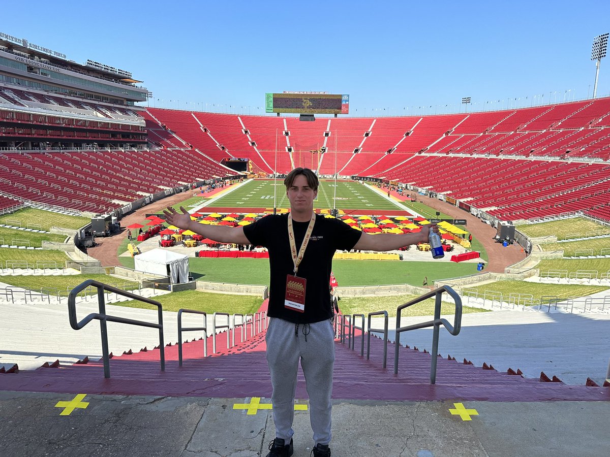 t_phillips11's tweet photo. Had a great time visiting USC for their spring game!  Great experience and great hospitality. Grinding for more. FIGHT ON! @CoachTimGarcia @MathisGaius @TobiasRaymond9 @Coachraymond_ @VenturaFootball @uscfb https://t.co/TpVzRNobjB