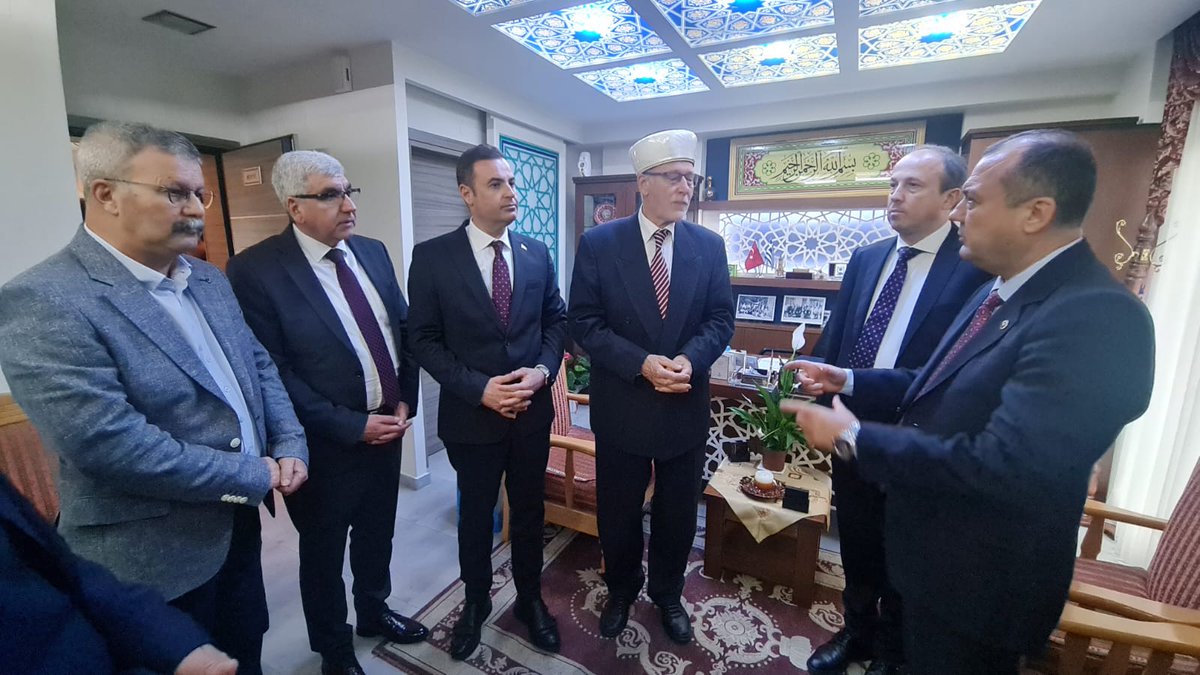 MericSelahattin's tweet photo. CHP Genel Başkan Yardımcısı Sn.Ahmet AKIN ve beraberindeki heyet ile Gümülcine ziyaretimizde Gümülcine müftüsü Sn.İbrahim Şerifi, Batı Trakya merhun lideri Dr. Sadık Ahmet'in kabrini, Dostluk Eşitlik Barış partisini,T.C. Gümülcine Baskonsolosluğunu ve STK'ları  ziyaret ettik. https://t.co/vX9u5N9NhT