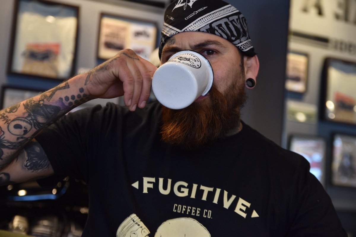 FugitiveCoffee's tweet photo. Ya se tomaron su café? No??? Que les pasa?? Qué irresponsabilidad 🤬 #fugitivecoffee https://t.co/TxGwZXK11s