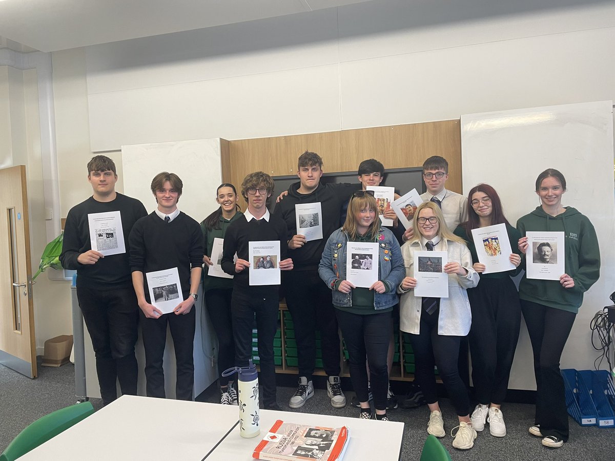HistoryDeptEHS's tweet photo. Last lesson with a full house for the AH class of 22/23. Standing proudly with their dissertations! One testing exam to go - “quit Stalin” and squeeze in the extra revision! EHS History dept wish you all the best for the future! It’s been a joy 🤩 ⭐️ #EHSHistorians https://t.co/QlNQHlPDRo