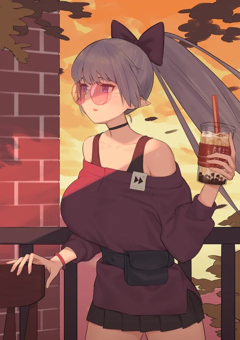 この店のミルクティーピンクなんだ #夕陽 #焼け #ミルクティー #女の子 #サングラス  