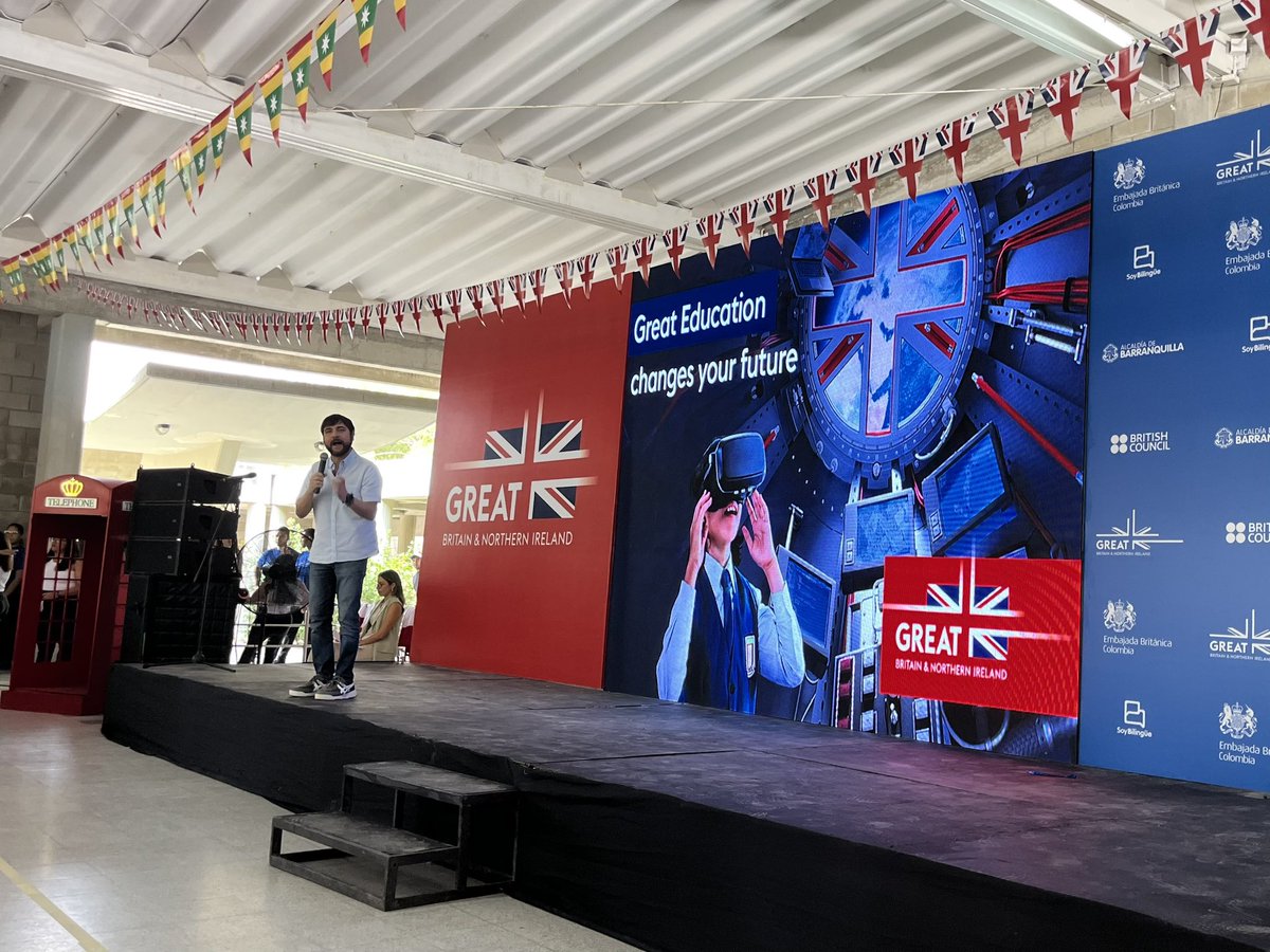 ManTrujillo's tweet photo. ¡En la Barranquilla #Baqana se habla inglés! Acompañamos al Alcalde @jaimepumarejo y @UKinColombia a la celebración del programa #SoyBilingüe donde TODOS los estudiantes de los colegios públicos de la ciudad aprenderán inglés como 2da lengua. ¡Felicidades @SecEducacionBAQ! 📚 https://t.co/7r1YmEVHRV