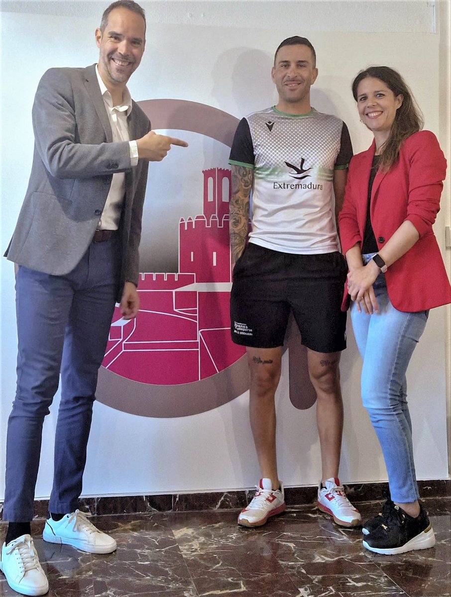 rakkelrg's tweet photo. Hoy nos ha visitado Rubén Tanco a pocos días de la celebración del  II TROFEO CIUDAD DE BADAJOZ que lleva su nombre ( 22 de abril : salida 11 horas )desde la Piscina de San Roque

#inmobiliariaalcazaba #somosmasqueunainmobiliaria
#valoresdeldeporte #Badajoz https://t.co/h0QmoKcibu