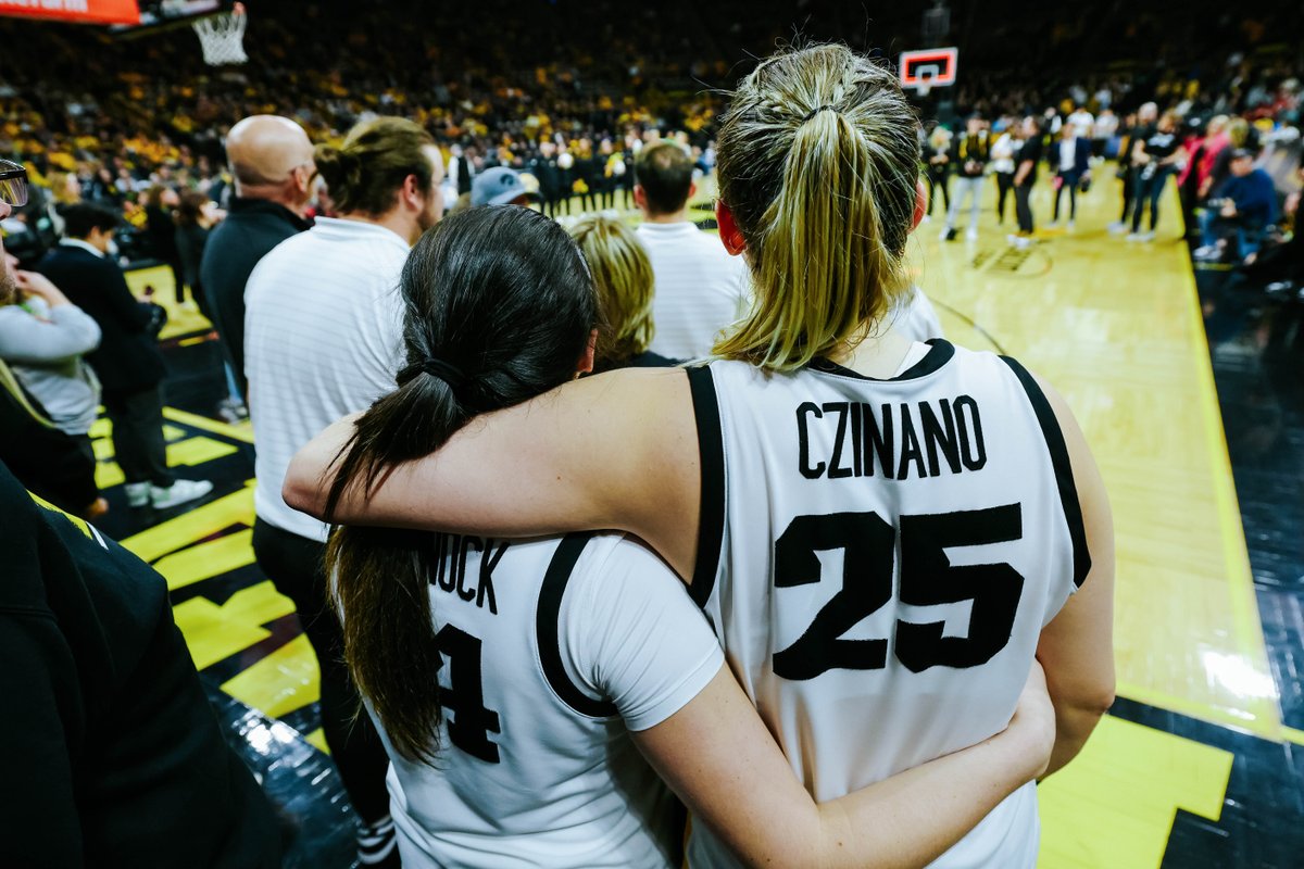 Forever grateful these two are #Hawkeyes 💛🖤

<a href="/MckennaWarnock/">McKenna Warnock</a> x <a href="/MCzinano/">Monika Czinano</a>