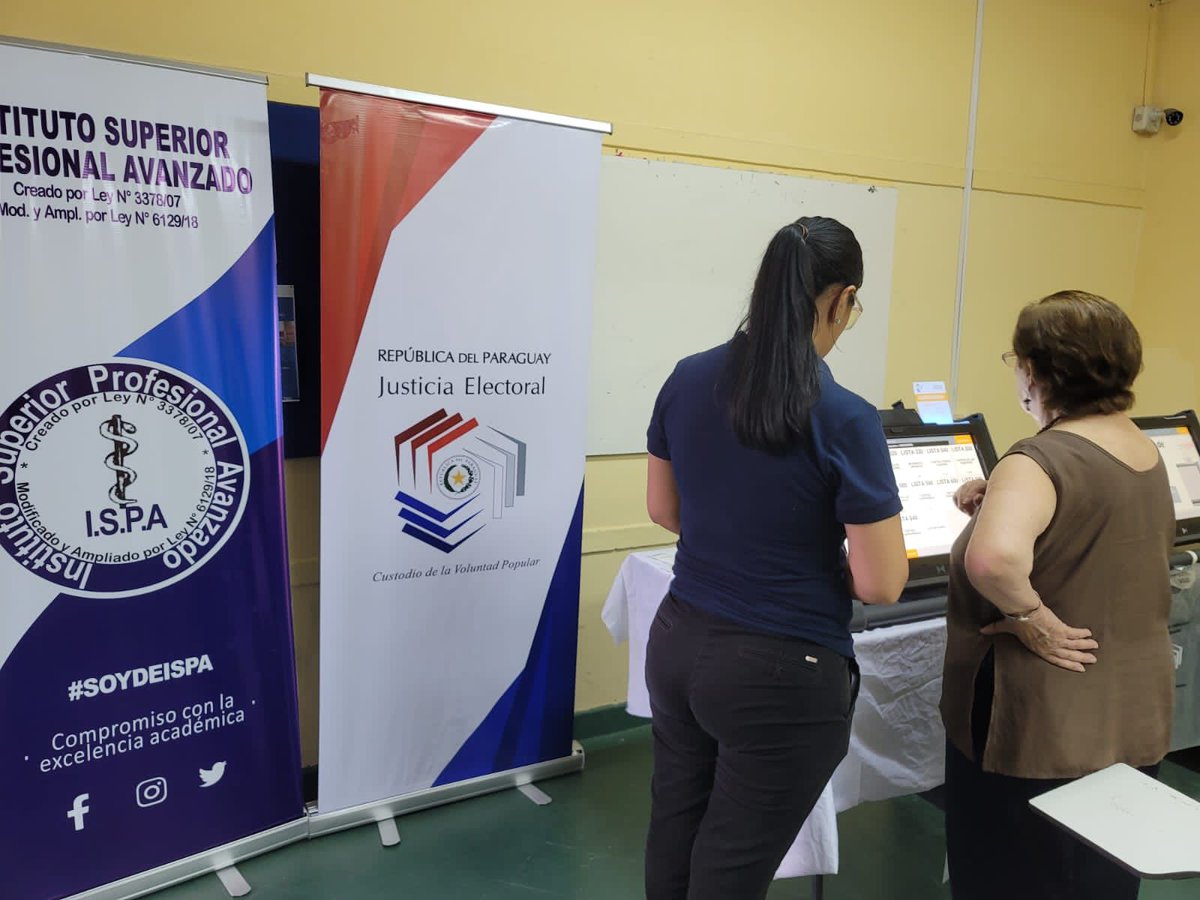 TSJE_Py's tweet photo. #EleccionesPy2023🇵🇾 | El Instituto Profesional Avanzado I.S. P.A, la Universidad del Sol (UNADE), el Centro De Estudiantes FCYT y Facultad Ciencias y Tecnologías de la Universidad Católica realizaron en sus respectivas sedes jornadas de divulgación de la Máquina de votación. 
🧵 https://t.co/GJzUrgmuP1