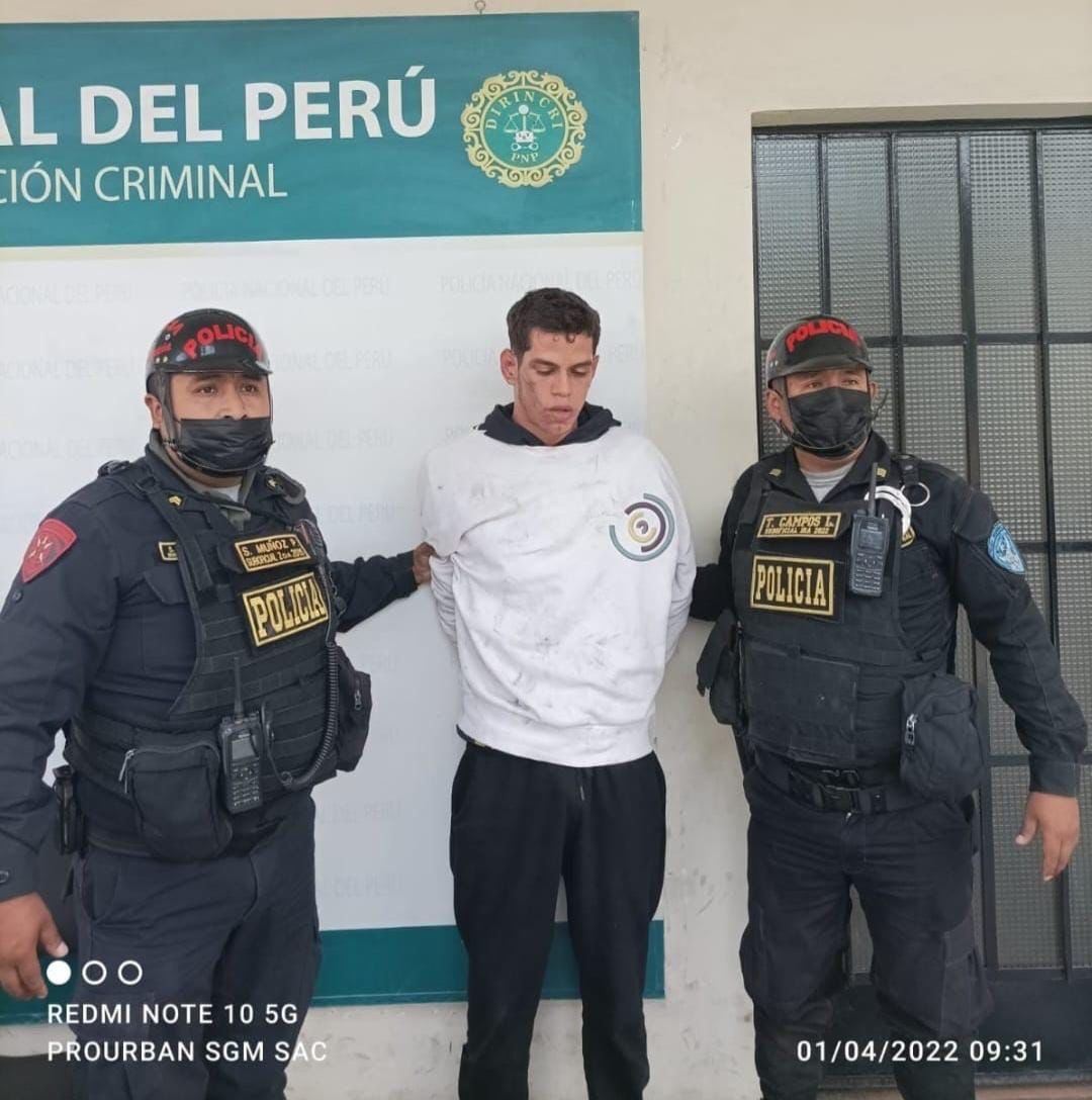Frospigliosi's tweet photo. Me dicen: “Hace 2 semanas ya había estado detenido en comisaría de Los Olivos por Asalto y los fiscales dispusieron que se le devuelva hasta la moto para que salga a matar, tiene 4 asesinatos. Aparte de haber caído con más de 10 celulares robados, Fiscalía dispuso su liberación” https://t.co/d6UJC96Lja