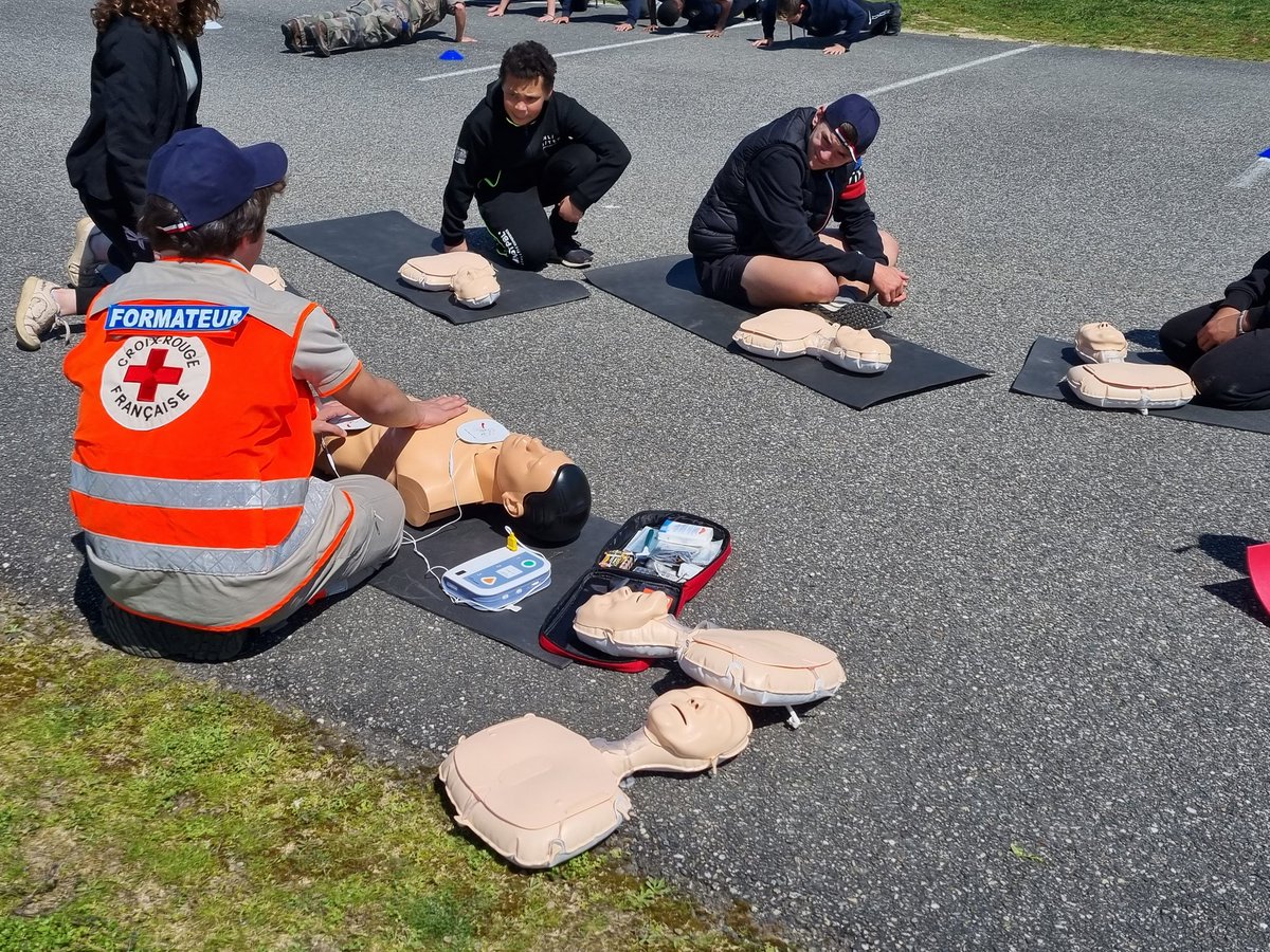 Collège Pierre Bayrou tweet media