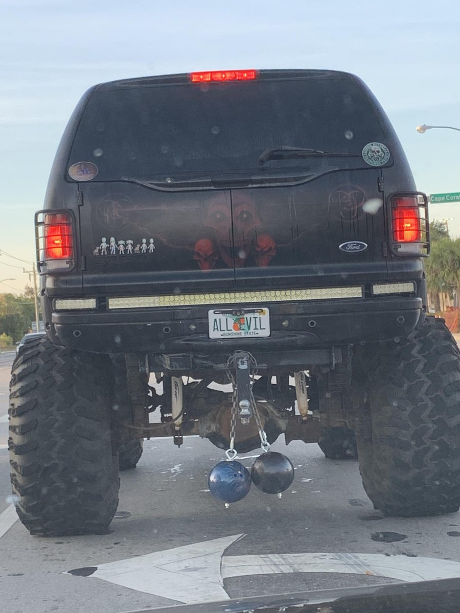 auto_revenge's tweet photo. Overcompensating much﹖ 🚘 https://t.co/4EIk5jUgMt