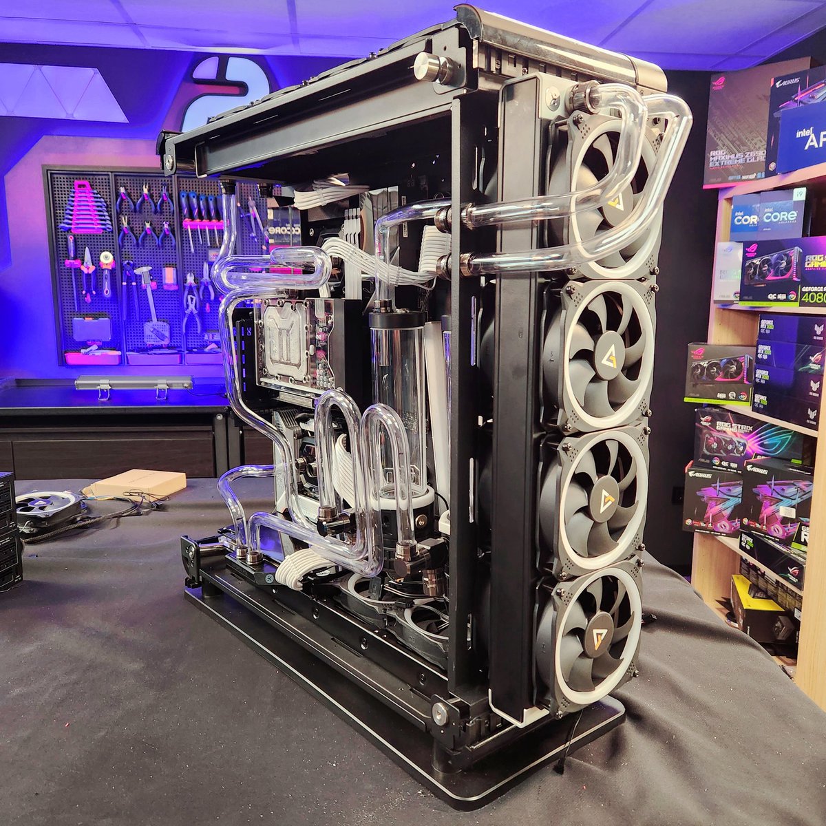 PAX_PC's tweet photo. Je vous prépare une petite surprise 🤩🤩🤩 #TechFR #tecknewsfr #HardwareFR https://t.co/KQk9er2jPR