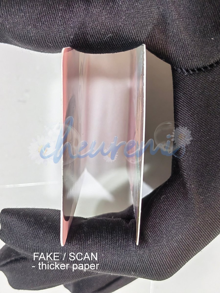 chewremi's tweet photo. HELP RT FOR AWARENESS
Seventeen SVT Jeonghan 2023 Caratland Carat Zone PC

Recently received a scanned carat zone poca. While filming a video condi, we noticed that the pc is fake. The seller wasn't aware that it's a fake one.

It looks almost the same as an authentic poca. https://t.co/CATwKimq8C