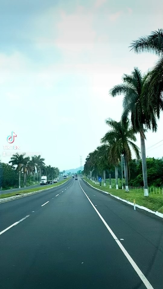 erickfernandov's tweet photo. #carretera #palinescuintla #escuintla #autopista #guate #guatemala #viaje #travel https://t.co/VANWWYflaW https://t.co/WqGmtoVctf