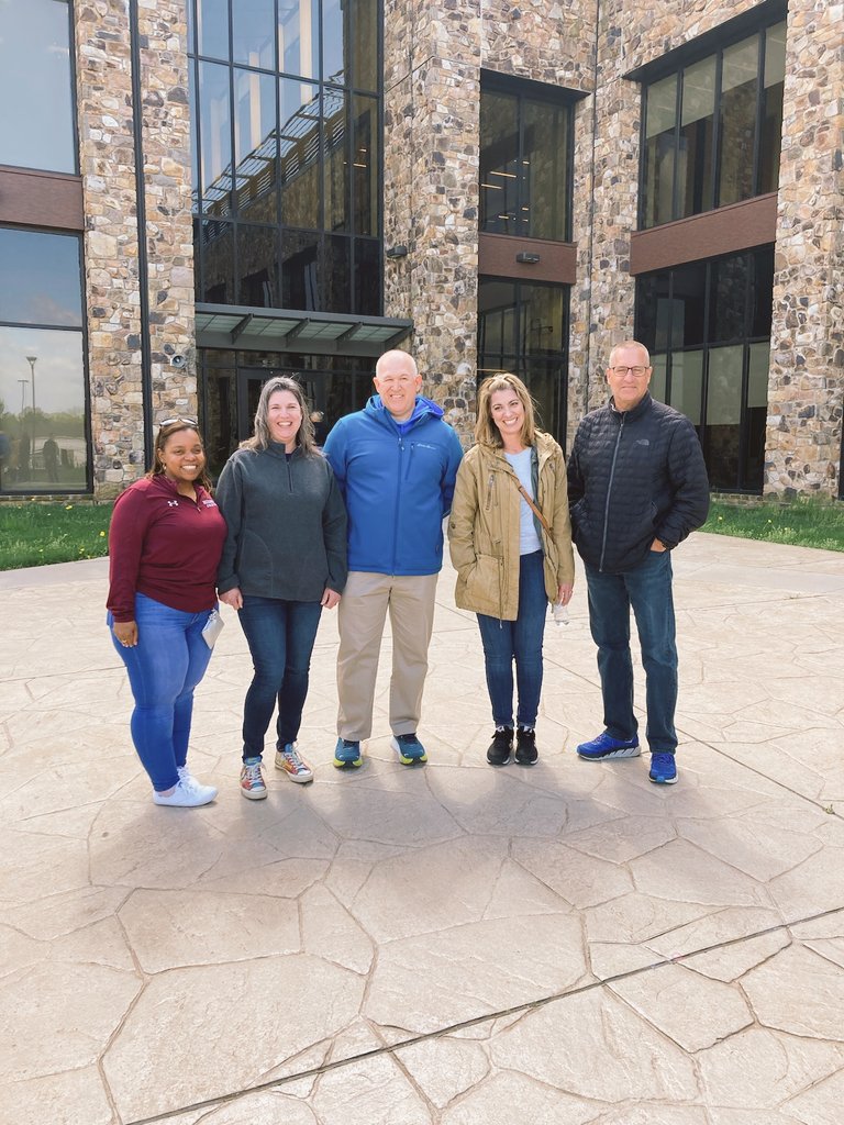 Mrs. Outlaw tweet media